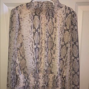 Snake skin elastic turtle neck top